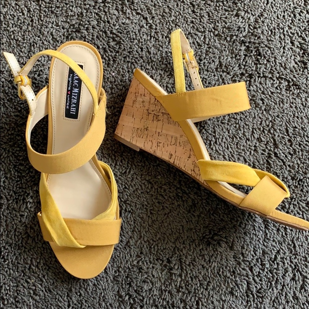 Size 10 Light Yellow Wedges- New. Isaac Mizrahi